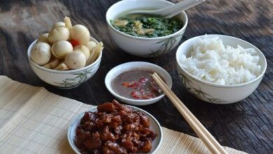 Nhớ canh rau muống, nhớ cà dầm tương...