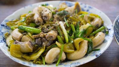 Lưu ngay công thức lòng xào dưa chua “hot trend” với 5 bước đơn giản