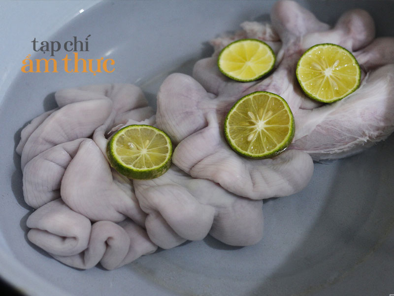 Bí quyết luộc tràng lợn trắng giòn sần sật Bí quyết luộc tràng lợn trắng giòn sần sật