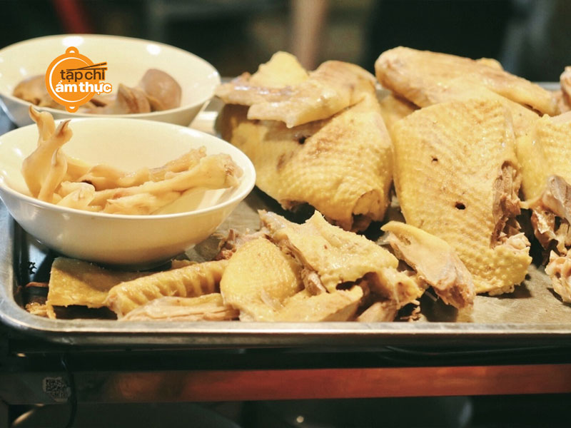 Món miễn ngan trộn bên đường tàu được báo Mỹ ca ngợi không ngớt