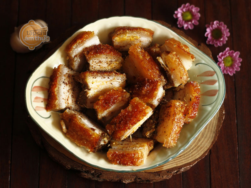 Thịt quay kho dưa cải chua tặng gia đình ngày Quốc tế phụ nữ