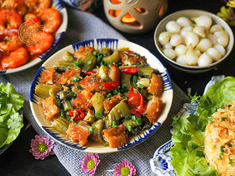 Thịt quay kho dưa cải chua tặng gia đình ngày Quốc tế phụ nữ