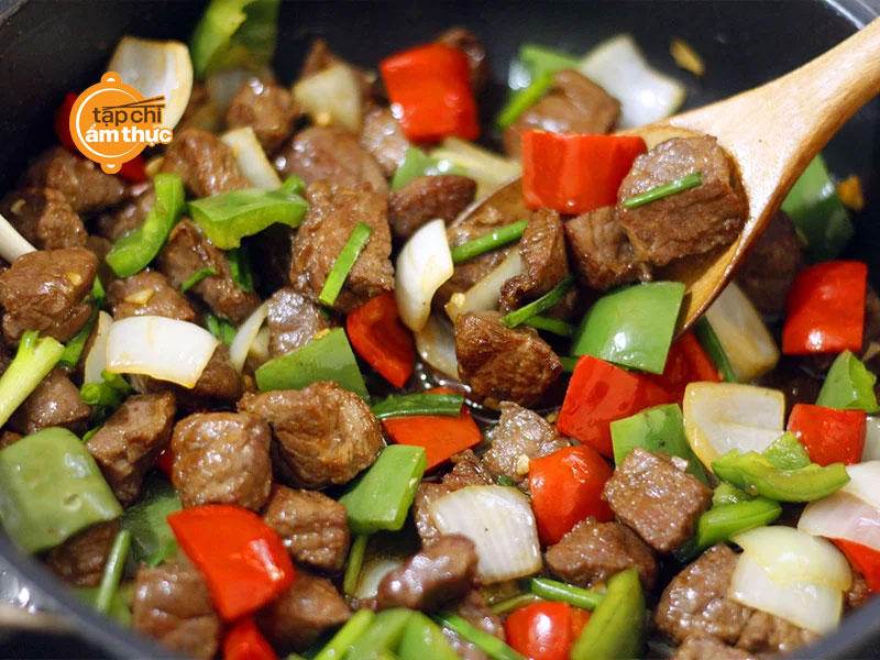 Hãy thưởng thức hương vị độc đáo của món bò lúc lắc