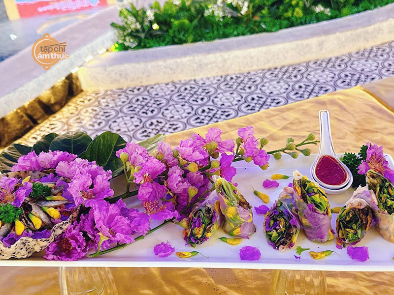 Món ăn từ hoa bằng lăng mới lạ cho ngày hè