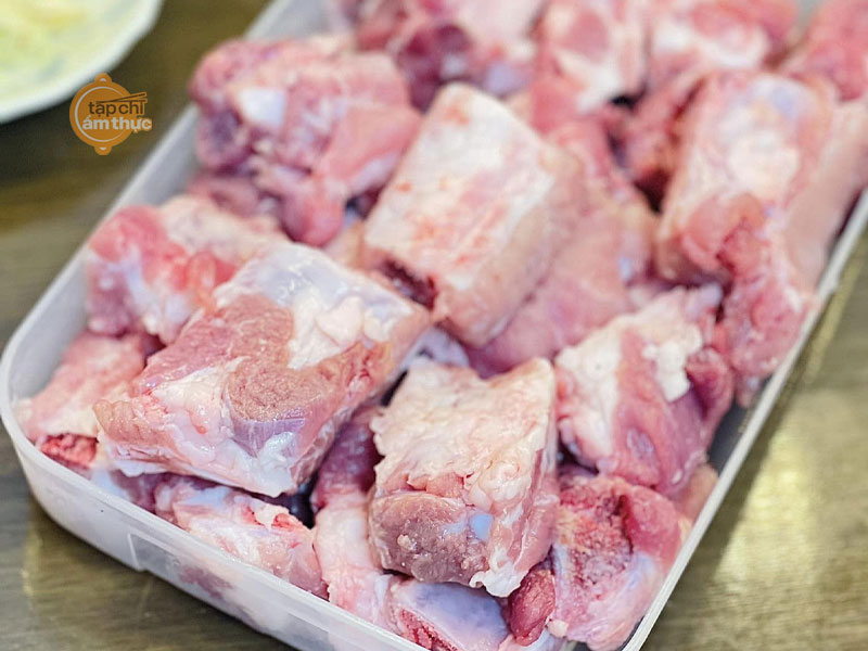 Hương vị hấp dẫn của sườn rim nước dừa