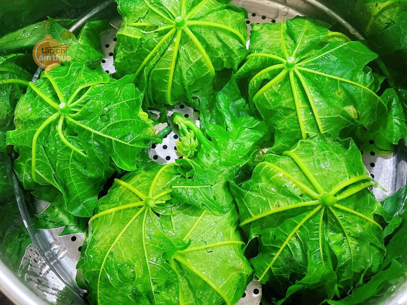 Món cá trắm hấp lá đu đủ của dân tộc Thái