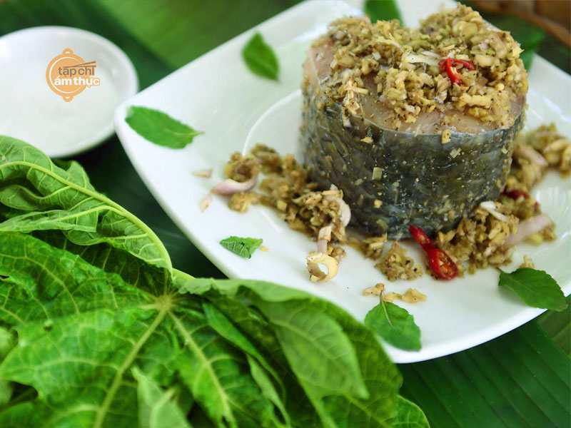 Món cá trắm hấp lá đu đủ của dân tộc Thái