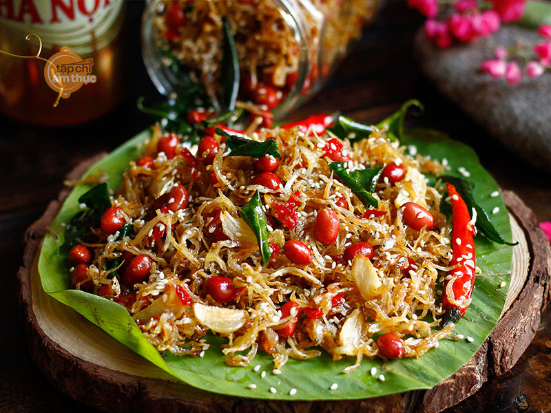 Cá cơm xóc lạc tỏi - Sự lựa chọn hoàn hảo trong ngày bão lũ Cá cơm xóc lạc tỏi - Sự lựa chọn hoàn hảo trong ngày bão lũ