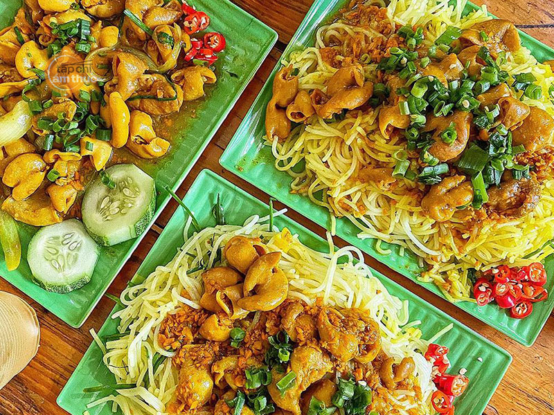 Món bún lòng xào nghệ kiểu Huế