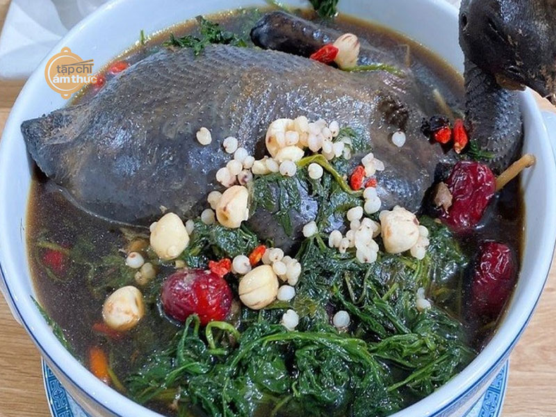 Món Gà Hầm Ngải Cứu cho ngày mưa bão