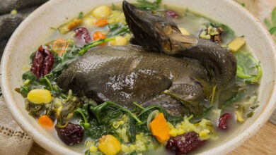 Món Gà Hầm Ngải Cứu cho ngày mưa bão Món Gà Hầm Ngải Cứu cho ngày mưa bão