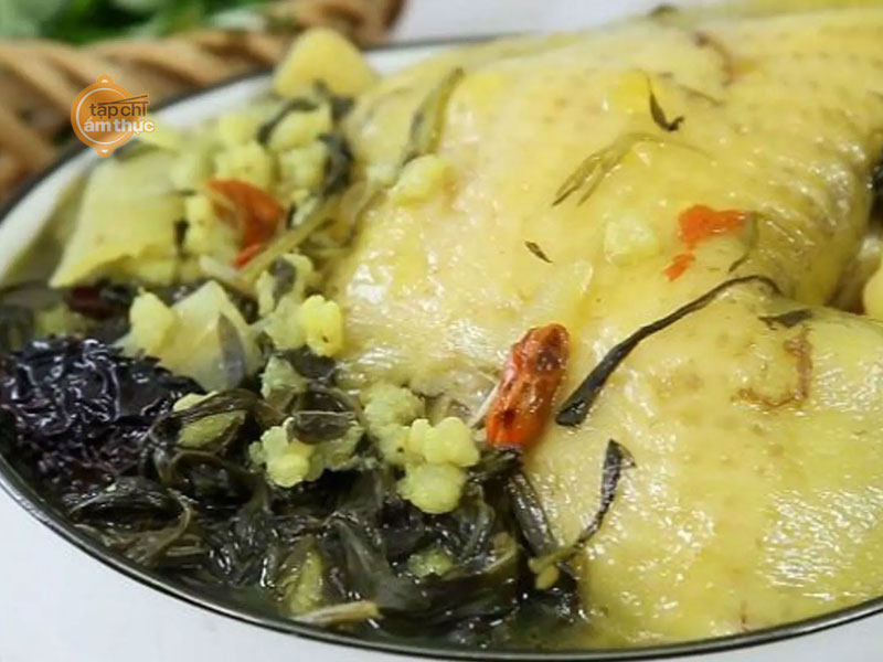 Món Gà Hầm Ngải Cứu cho ngày mưa bão