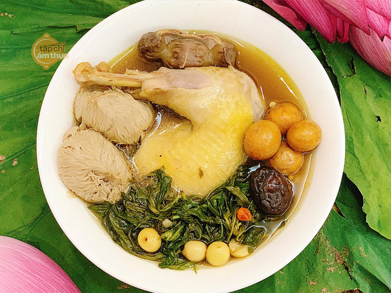 Món Gà Hầm Ngải Cứu cho ngày mưa bão