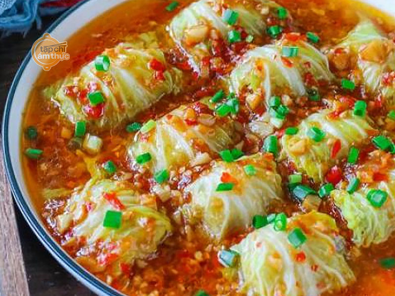 Món bắp cải cuốn thịt sốt cà chua ngon và bổ dưỡng