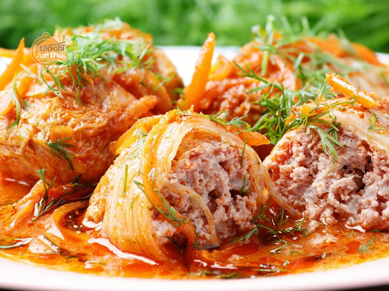 Món bắp cải cuốn thịt sốt cà chua ngon và bổ dưỡng