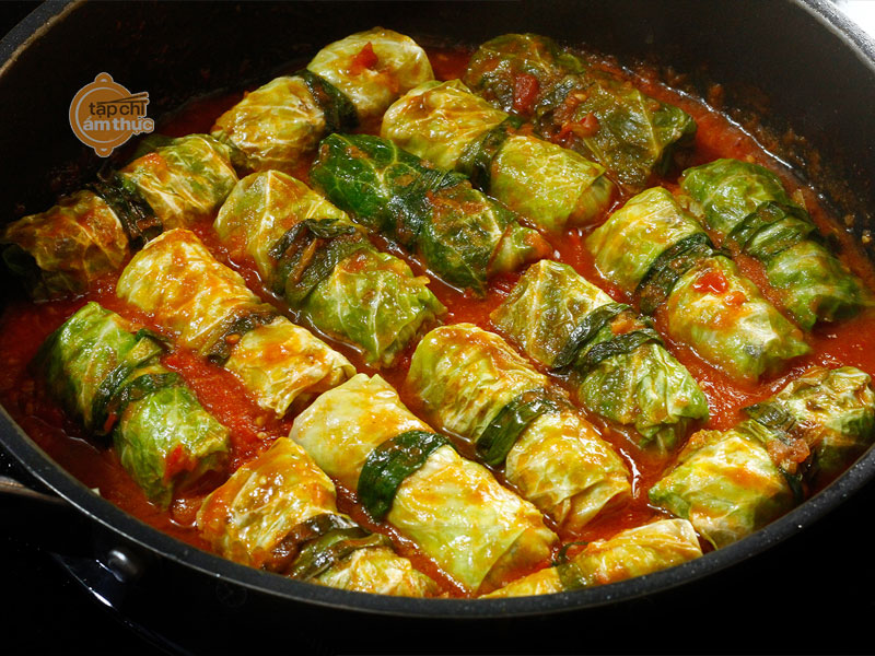 Món bắp cải cuốn thịt sốt cà chua ngon và bổ dưỡng