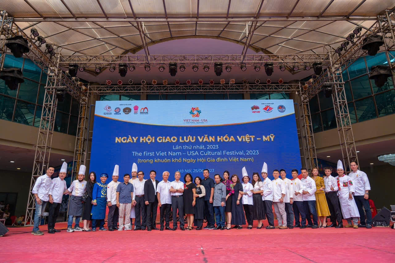 Nghệ nhân Văn hóa Ẩm thực Phạm Văn Hiếu: Người con Đất Cảng và sứ mệnh Mang chuông đi đánh xứ người NGÀY HỘI GIAO LƯU VĂN HÓA VIỆT - MỸ